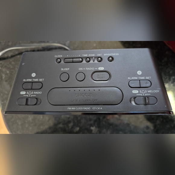 Sony ICF-C414 Dream Machine LargeDisplay Dual Alarm Clock Radio - Picture 4 of 8